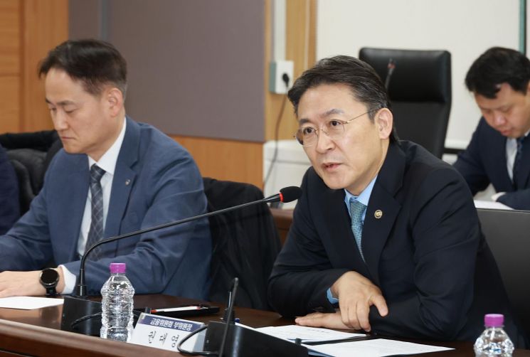 지배구조 개편·홍콩ELS 제재…3월 은행권 운명의 분수령