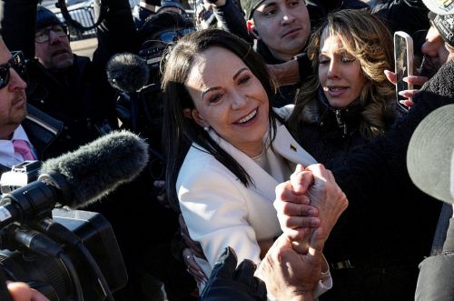 베네수 운명 손에 쥔 美…트럼프에 노벨평화상 건넨 마차도