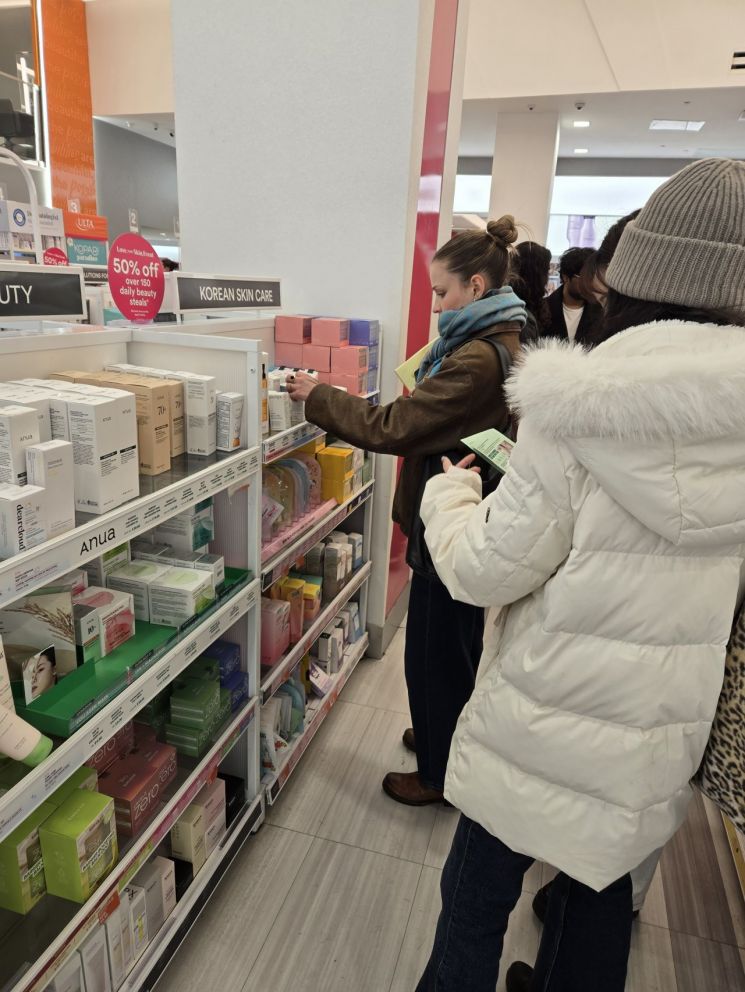 "힙하다 힙해" 퇴근길 치맥에 한국 화장품 싹쓸이까지…뉴요커 일상에 스며들다[K웨이브3.0]④