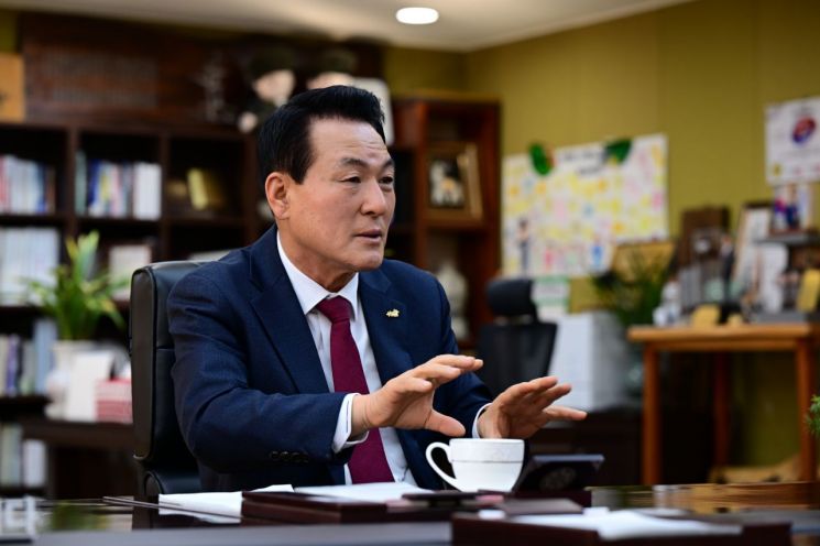 백성현 논산시장, 전국 단체장 최초 몽골 대통령 훈장 수훈