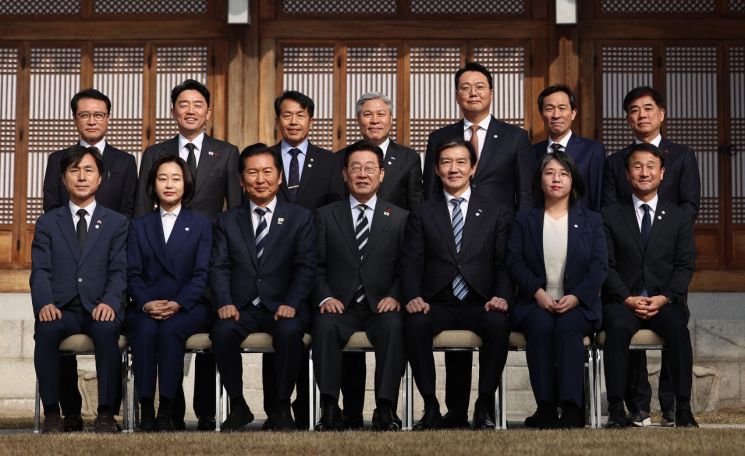 與野 지도부 만나 통합 강조한 李 "저는 전 국민을 대표해야"…'쿠팡 사태' 초당적 협력하기로