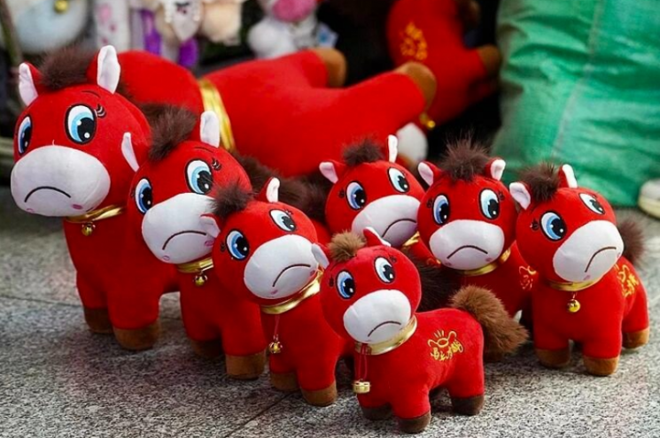 실수가 만든 대박…하루 매출 400개서 '수만 개' 뛴 '우는 말' 中서 인기