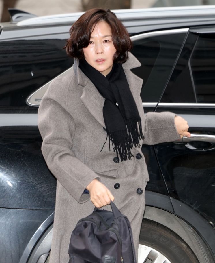 [속보] 경찰 출석 김경 "추측성 보도 난무…결과 지켜봐 달라"