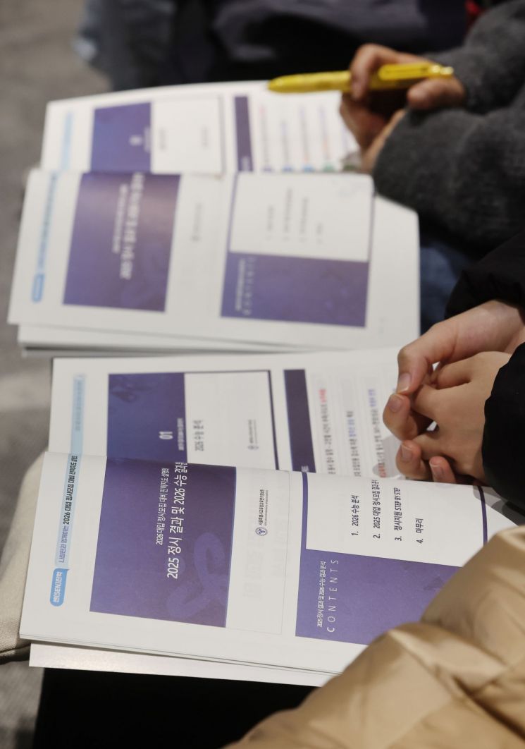 "엄마, 나 의대 안 가요" 대기업 취업보장에 억대 성과급까지…수험생들 몰려왔다