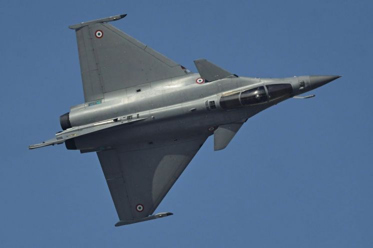 中 미사일에도 격추됐는데…인도가 라팔 전투기 버리지 못한 이유