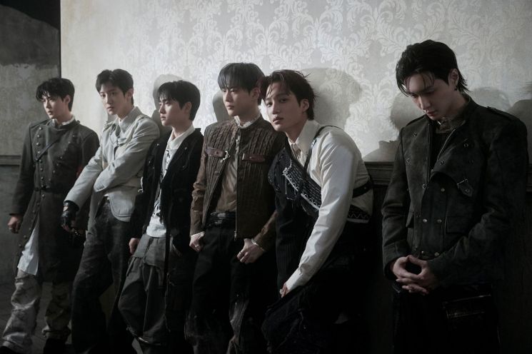 엑소, 2년 6개월만 정규 8집 '리버스'로 컴백