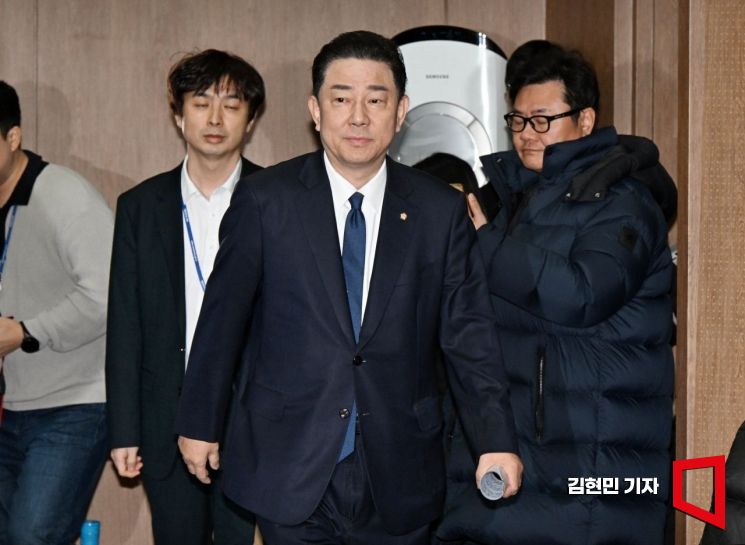 경찰, '김병기 아내 업추비 유용' 前 보좌관 참고인 조사