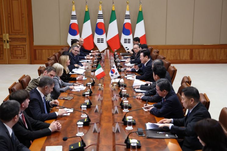 '韓-伊 정상회담' 李대통령 "과학강국·기술강국 핵심 DNA로 시너지 창출하자"