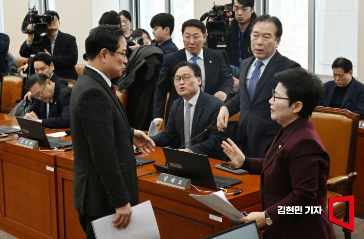 [포토]  이혜훈 청문회 ‘파행’…여야 대치 이어져