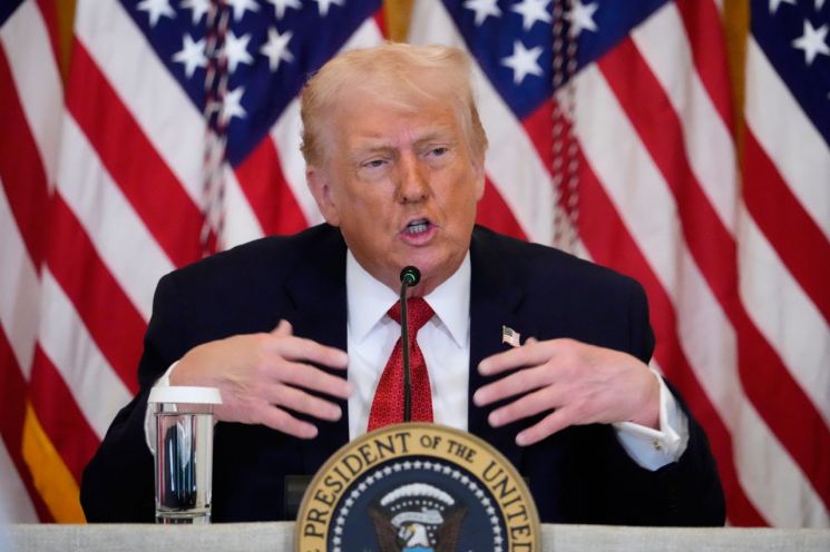 "상위 12명이 하위 40억명보다 많다"…억만장자 재산 18조달러 돌파