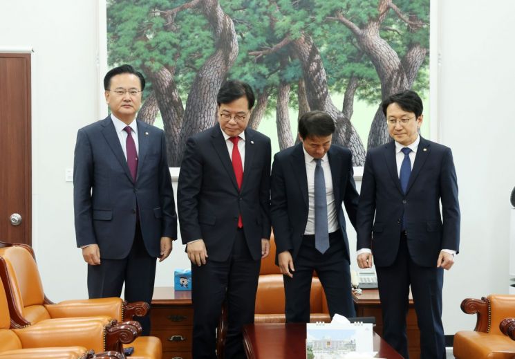 여야 원내지도부, 통일교·공천헌금 특검 논의했지만 '공회전'