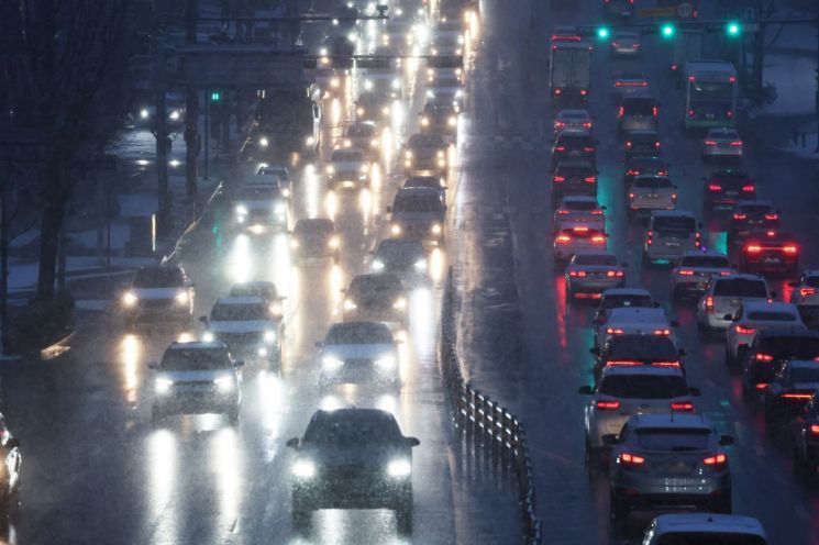 급발진 의심사고 75%는 60대 이상 운전자…"차량 결함 아닌 페달 오조작"