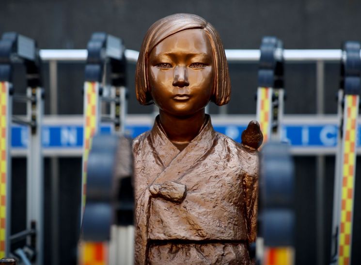 경찰, '위안부 모욕' 보수단체 대표 압수수색