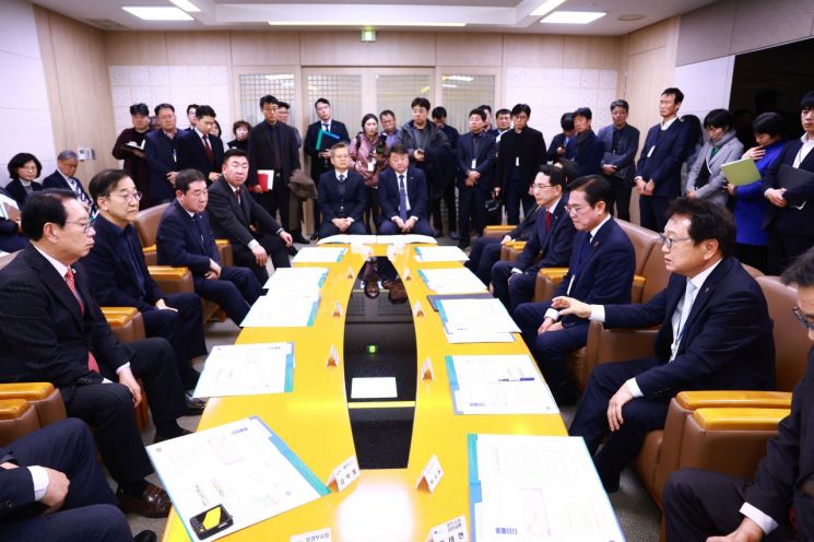 “허리 이어야 대한민국 산다”… 울진군, 동서횡단철도 국가철도망 반영 촉구 공동건의문 제출