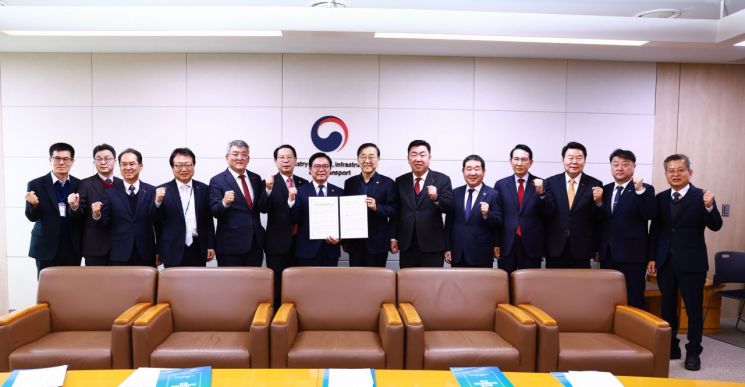 “허리 이어야 대한민국 산다”… 울진군, 동서횡단철도 국가철도망 반영 촉구 공동건의문 제출