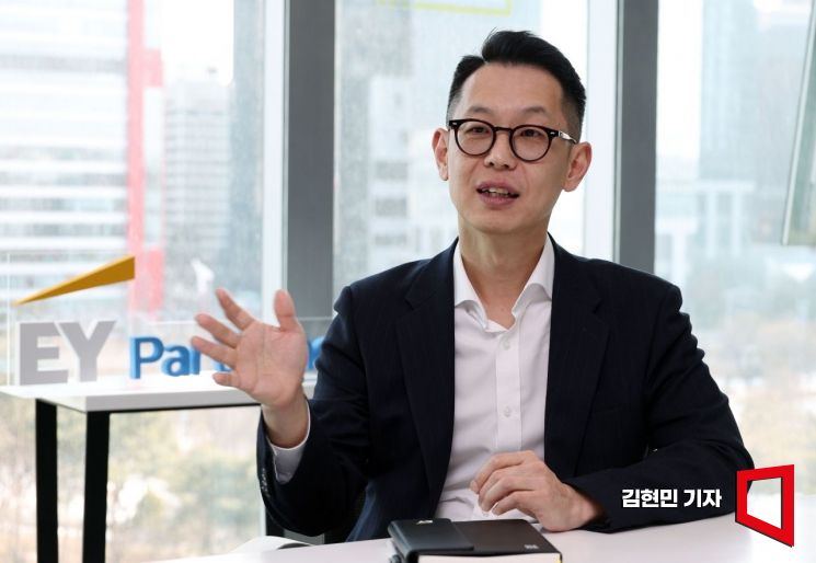 이상범 EY파르테논 파트너가 서울 여의도 EY한영에서 아시아경제와 인터뷰를 하고 있다. 2026.01.19 김현민 기자