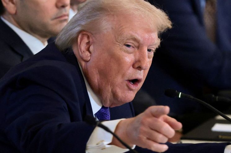 트럼프, 관세 실행 경고에…유럽, 美 국채 카드 꺼내나