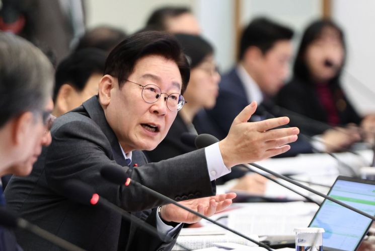 이 대통령 "앞으로 추경 기회 있을 것…문화예술 예산 검토해보라"