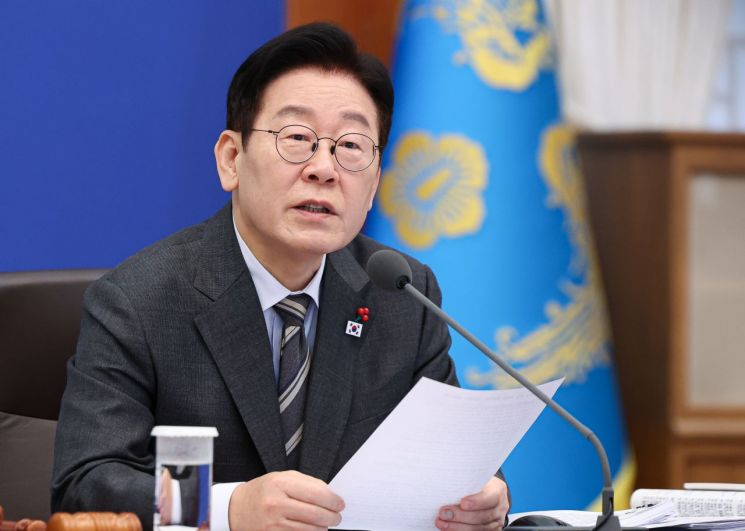 李 "생리대 너무 비싸다" 지적에…업계, 중·저가 라인 확대