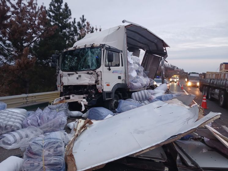 창녕 중부내륙고속도로서 화물차 3대 추돌 … 60대 1명 경상