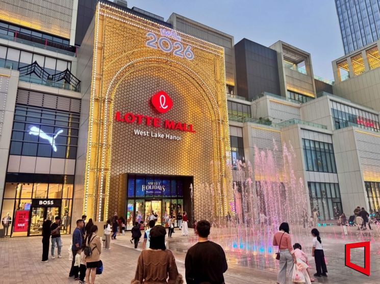 Earning 160 Million Won a Month with Tteokbokki... Hanoi's Hot Spot That Brought Korea in Its Entirety [K-Wave 3.0]⑩