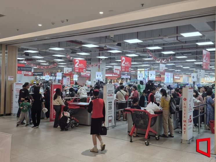 Earning 160 Million Won a Month with Tteokbokki... Hanoi's Hot Spot That Brought Korea in Its Entirety [K-Wave 3.0]⑩