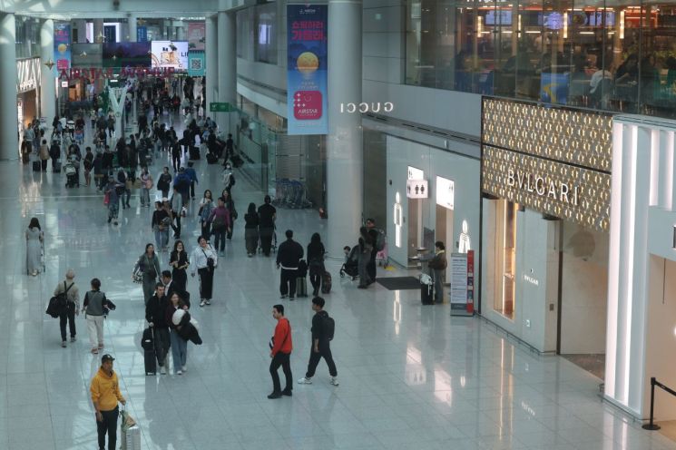 롯데는 복귀 · 현대는 확장…인천공항 면세점 입찰 결과 발표