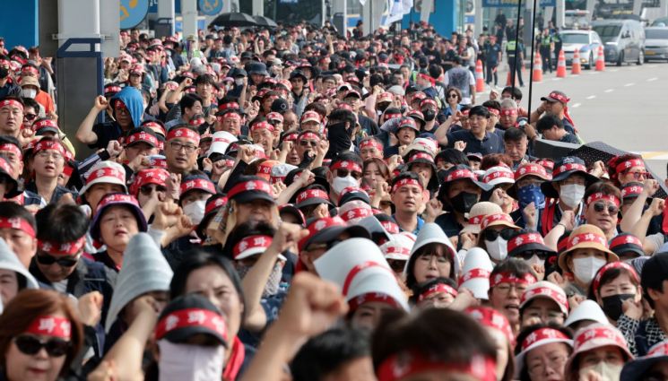 인천공항 노조 "이학재 사장, 정치 투쟁 그만하고 사퇴하라"