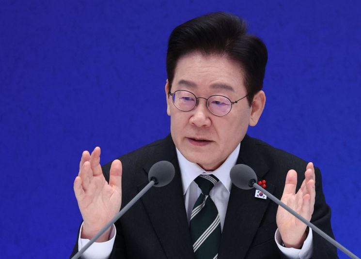 李 대통령 "반도체 관세 100% 우려 안 해…美 반도체 물가 오를 것"