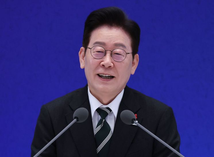 이 대통령, '단식농성' 장동혁 회담 제안에 "지금은 여야 대화가 우선"