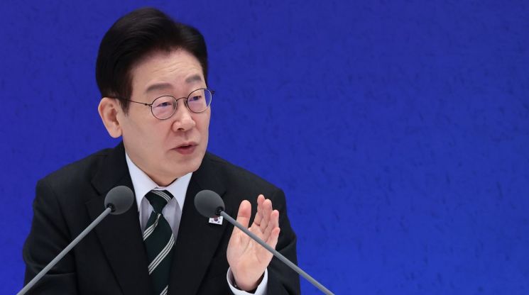 日과거사 질문에 李대통령 "전면 내세워 싸워봤자 국익에 도움 안 돼"