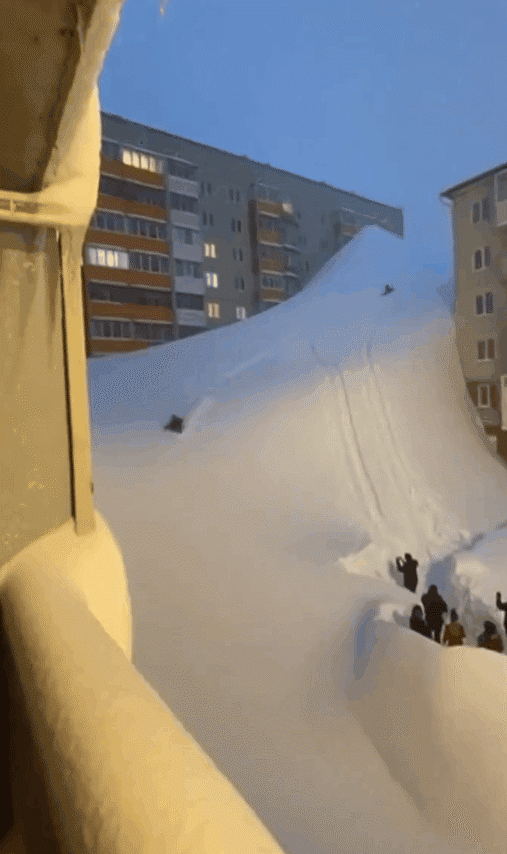 아파트 삼킨 폭설에 '비상사태' 선포까지…도시 마비된 '이 나라'
