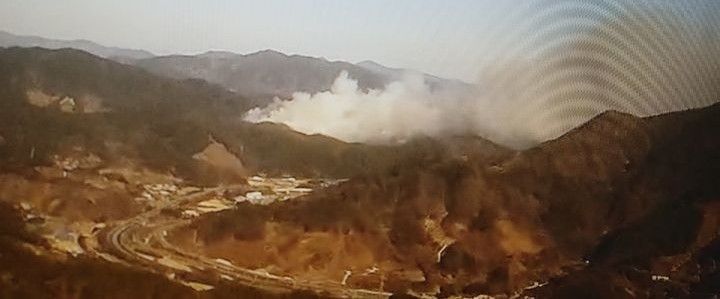 21일 오후 3시2분께 전남 광양시 옥곡면 백운산에서 불이 나 소방·산림 당국이 진화 작업을 벌이고 있다. 전남소방본부 제공