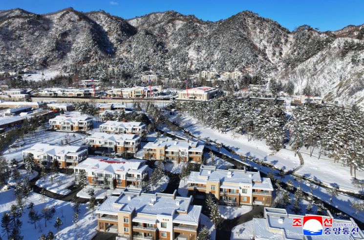 Onpo Workers' Recreation Center, Kyongsong County, Hamgyongbuk Province. Korean Central News Agency Yonhap News.