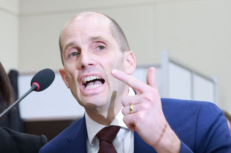 "다 털렸지만 결국 못 떠났다"…'꼼수 쿠폰' 논란에도 쿠팡 이용자수 굳건