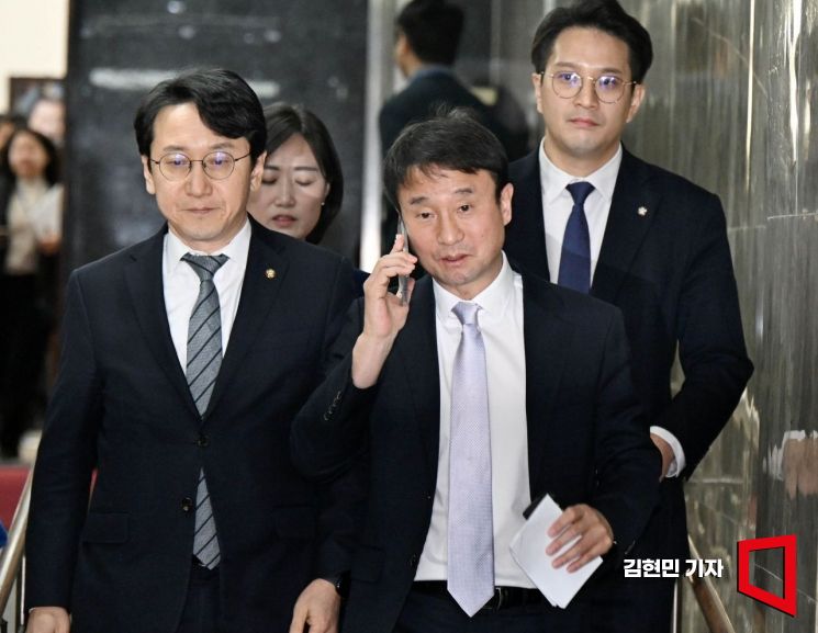 한병도 더불어민주당 원내대표가 22일 국회에서 열린 정책 의원총회에 참석하고 있다. 2026.1.22 김현민 기자