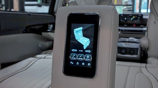 카니발 하이리무진 특장 보가9, 베가 라인 적용 ‘풀-전동 차박 시트’ 출시