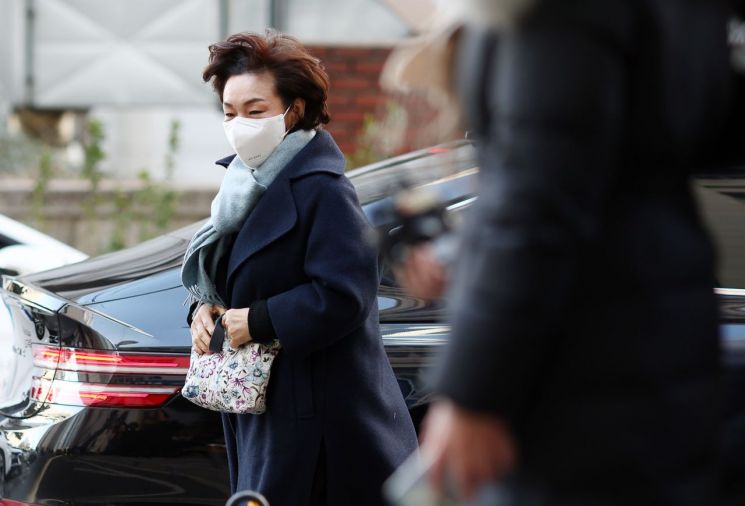 '공천 헌금 수수' 의혹 김병기 아내 경찰 출석