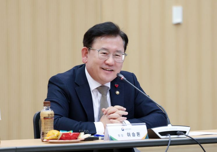 22일 이승돈 농진청장이 기자들의 질의에 답하고 있다. 공동취재단