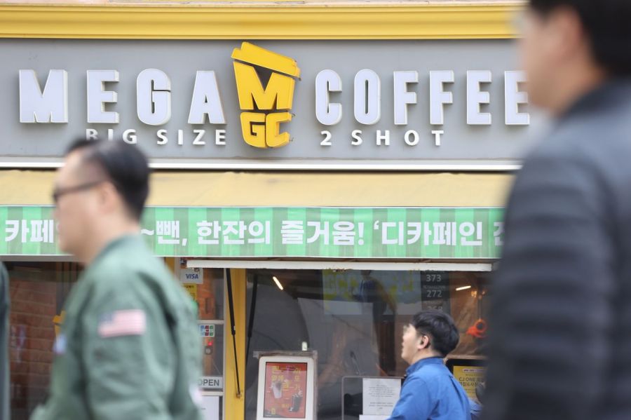 In front of a Mega MGC Coffee store in Seoul. Photo by Yonhap News Agency