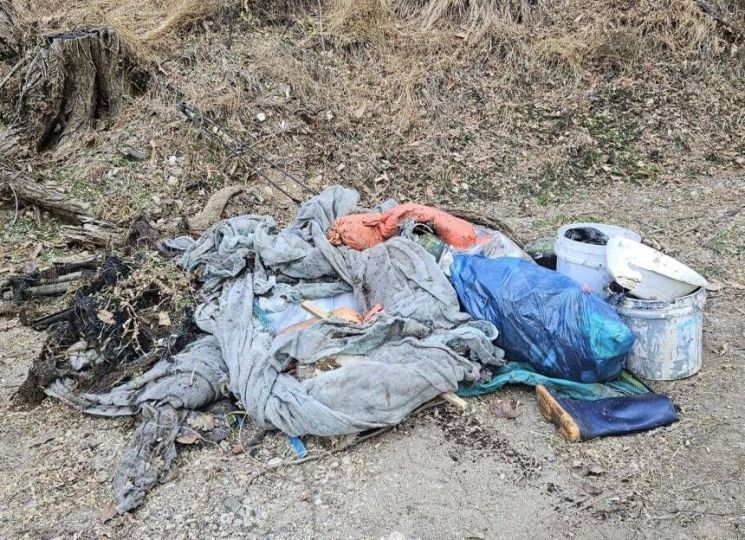 영하 날씨에 산속에서 땀 뻘뻘 흘리는 외국인 남성, 뭐 하는지 봤더니