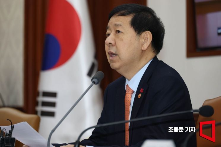 '역대 최대' 자금 투입…"사과·돼지고기 27만톤 풀고, 고등어는 반값" 설 물가안정 총력전