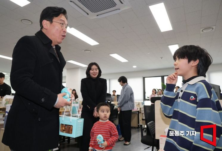 18만 육아휴직자 3조6000억 수급…고용보험 고갈에 "재원 재설계 필요"(종합)