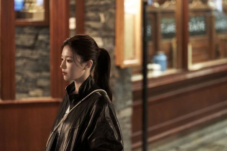 "도라미는 나를 지키는 좀비"…고윤정이 그린 슬픈 '자기방어'[라임라이트]