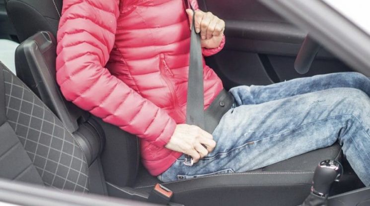 "패딩 입고 운전하지 마" 경고한 자동차 전문가…독일 실험결과 보니