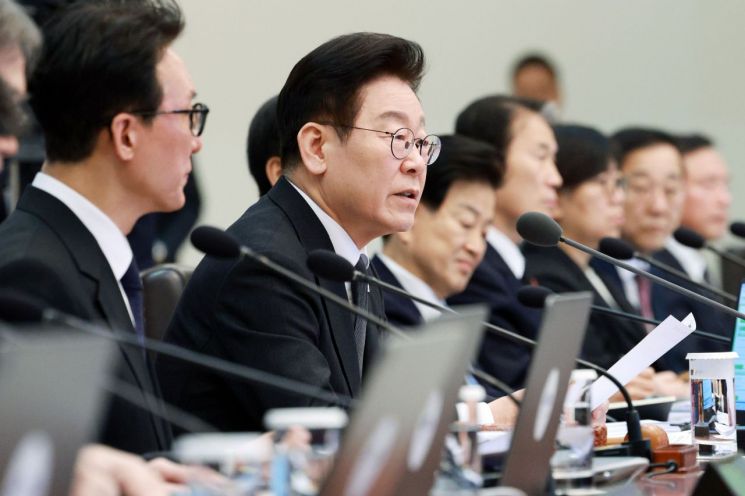 李대통령 "부동산에 비정상적 자원 집중…왜곡 반드시 바로 잡아야"