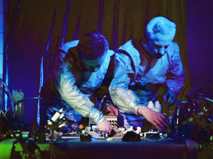 사운드는 언제나 살아있었다 CEL(Felix Kubin & Hubert Zemler), _Eiweissangriff_ 스틸컷, 2023, 영상_ Pedro Maia