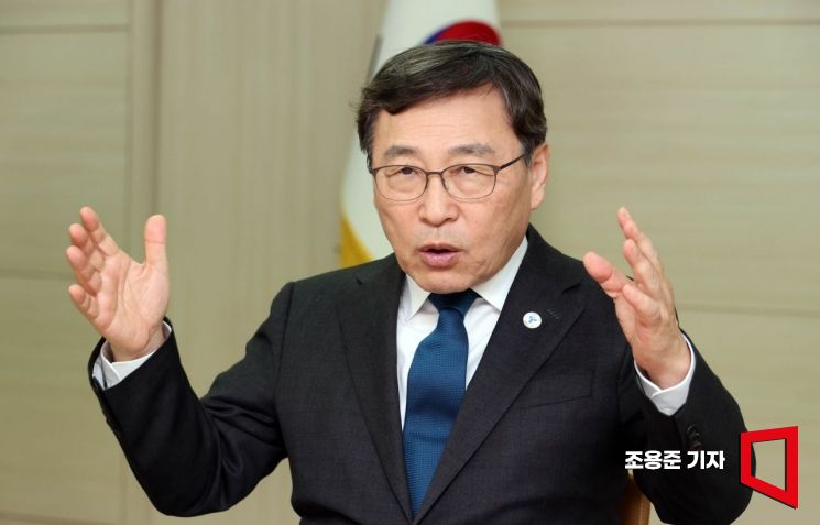 정근식 "교육개혁, 초중등부터 고등교육까지 이어져야…교육감·총장 협의체 필요"