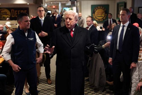 백악관 "美대통령은 관세 내렸는데 韓 약속 이행 진전 없어"