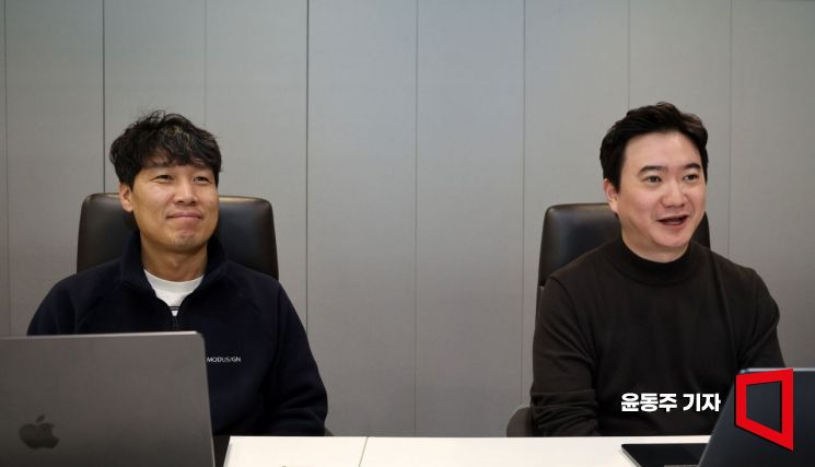 이영준 모두싸인 대표(오른쪽)와 이동주 CTO가 아시아경제와 인터뷰를 하고 있다. 윤동주 기자